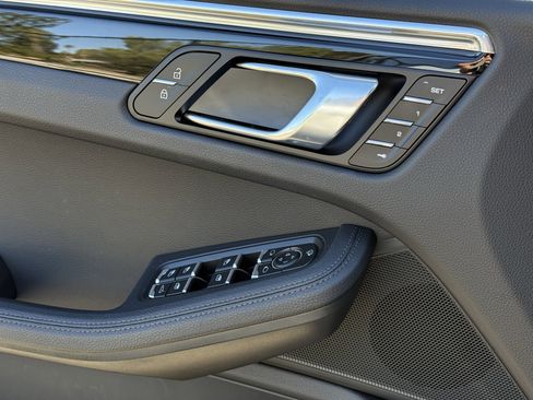 Used 2025 Porsche Macan image 27