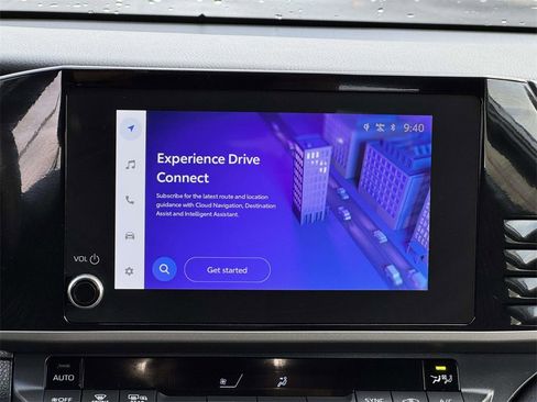 Used 2025 Toyota Camry LE image 3