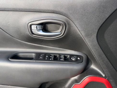 Used 2020 Jeep Renegade Trailhawk w/ Cold Weather Group image 27