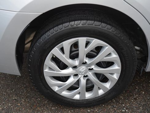 Used 2018 Toyota Corolla LE image 9