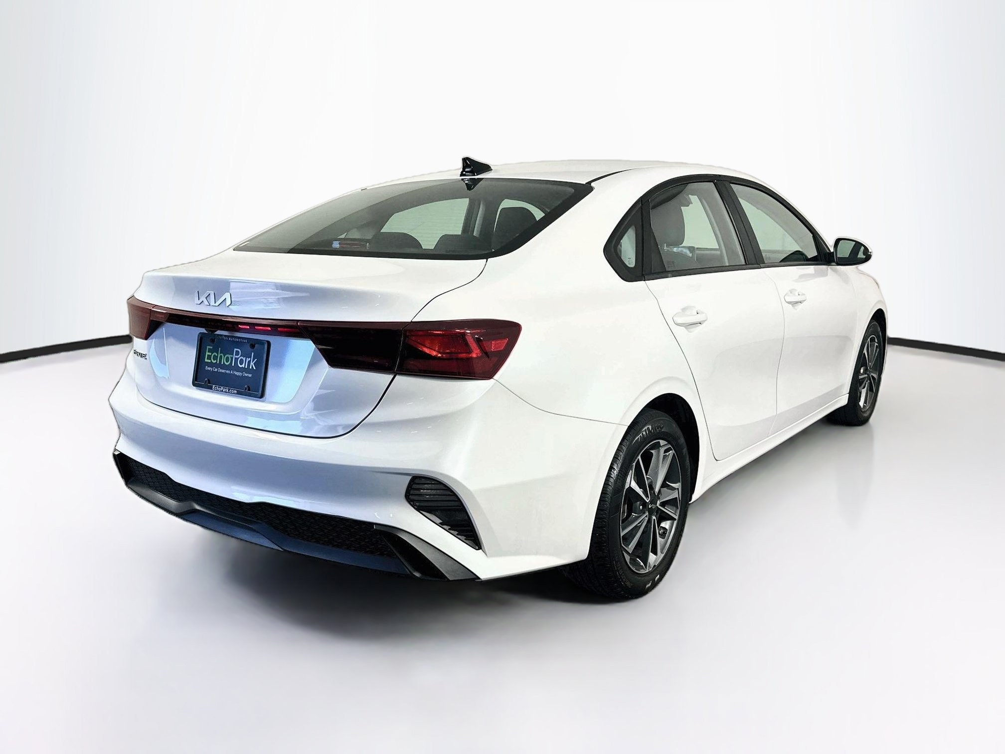 Used 2024 Kia Forte LXS w/ LXS Technology Package FWD image 9