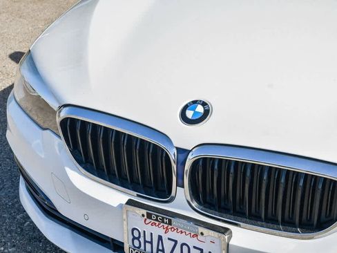 Used 2019 BMW 530e w/ Convenience Package image 5