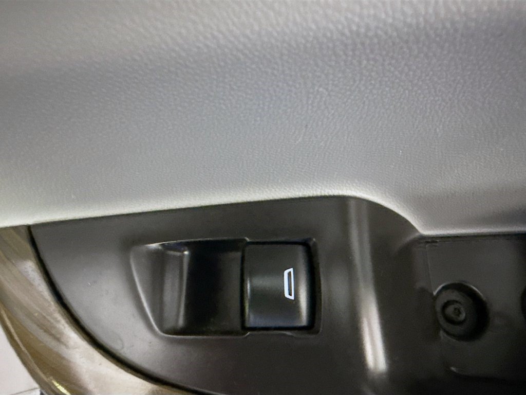 Used 2022 GMC Acadia SLE FWD image 30