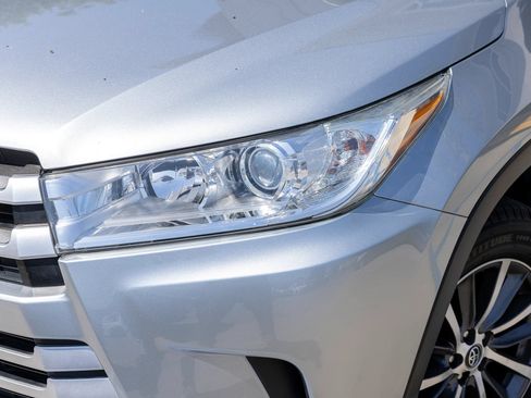 Used 2018 Toyota Highlander XLE FWD image 8