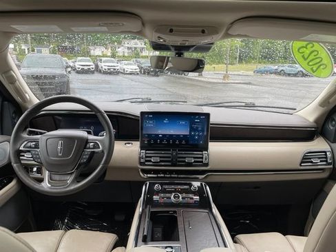 Used 2023 Lincoln Navigator Reserve AWD/4WD image 12