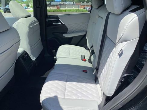 New 2025 Mitsubishi Outlander 4WD Plug-In Hybrid image 7