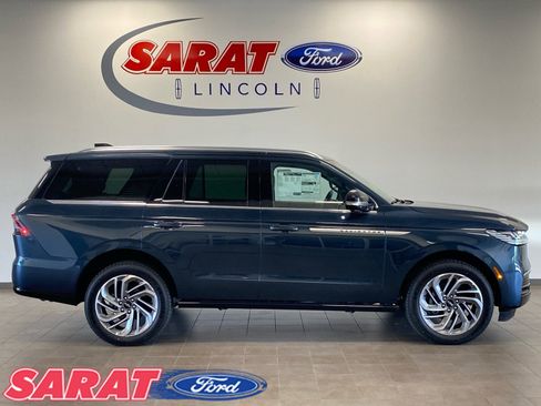 New 2026 Lincoln Navigator Reserve AWD/4WD image 8