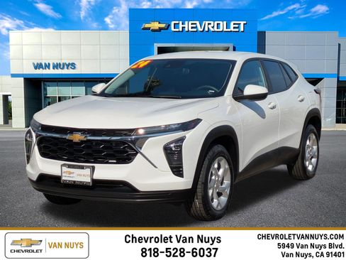 Used 2024 Chevrolet Trax LS w/ LS Convenience Package image 1