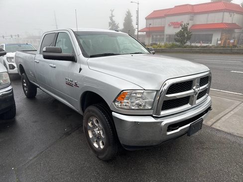 Used 2018 RAM 2500 SLT w/ Luxury Group image 4