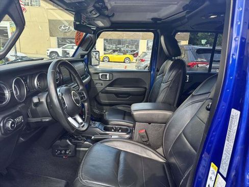 Used 2018 Jeep Wrangler Unlimited Sahara w/ Dual Top Group AWD/4WD image 16