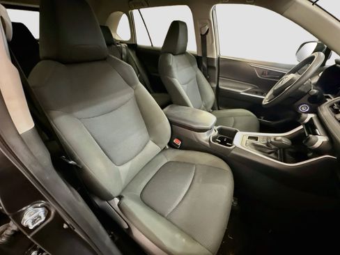 Used 2025 Toyota RAV4 LE AWD/4WD image 32