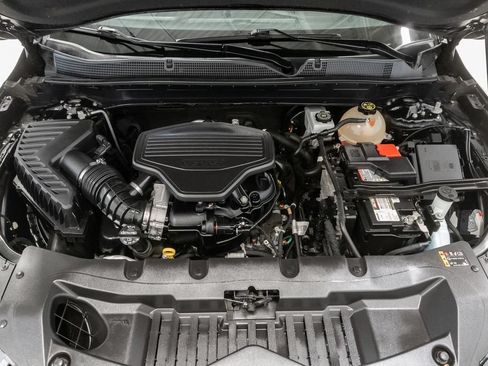 Used 2019 Chevrolet Blazer LT FWD image 3