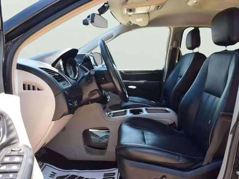 Used 2015 Chrysler Town & Country Touring-L w/ Trailer Tow Group image 19