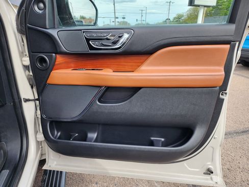 Used 2019 Lincoln Navigator L Reserve AWD/4WD image 9