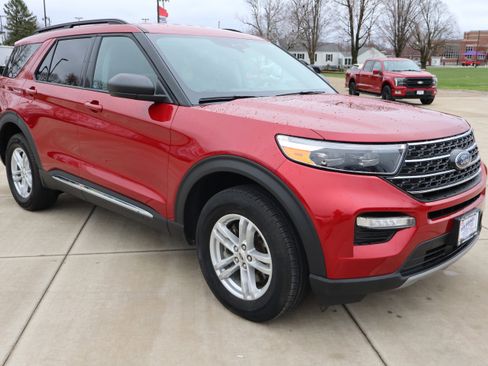Used 2023 Ford Explorer XLT w/ Equipment Group 202A image 3