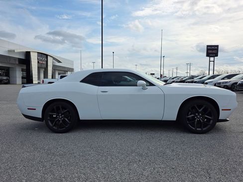 Used 2022 Dodge Challenger SXT w/ Blacktop Package image 9