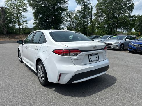 Used 2021 Toyota Corolla LE image 4