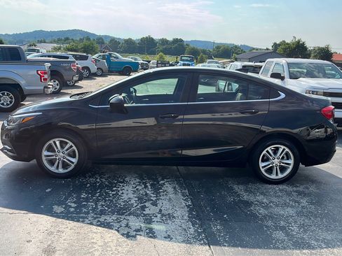 Used 2018 Chevrolet Cruze LT w/ Sun And Sound Package image 6
