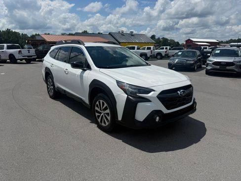 Used 2024 Subaru Outback Premium AWD/4WD image 1