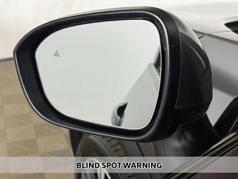 Used 2022 Nissan Rogue SV image 4