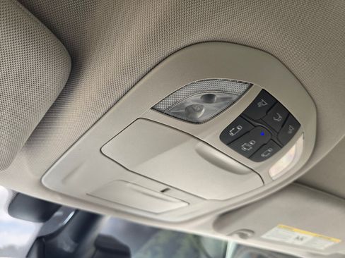 Used 2021 Chrysler Pacifica Touring-L FWD image 23