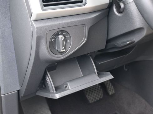 Used 2021 Volkswagen Atlas Cross Sport SE w/ Panoramic Sunroof Package image 16