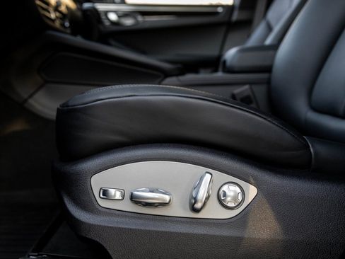 Certified 2026 Porsche Macan image 22