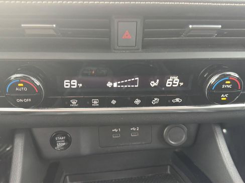 Used 2024 Nissan Rogue SV AWD/4WD image 26