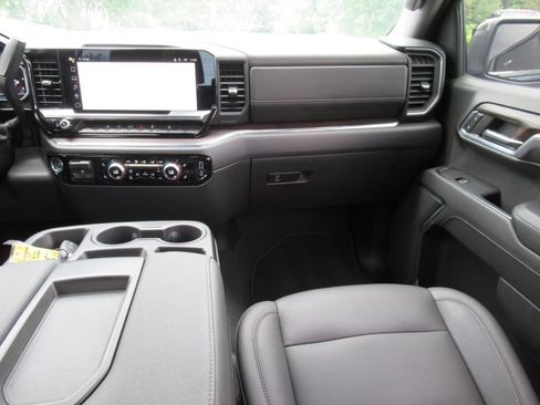 Used 2024 GMC Sierra 1500 SLT w/ X31 Off-Road Package AWD/4WD image 14