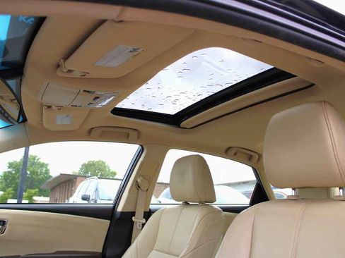 Used 2016 Toyota Avalon XLE Plus FWD image 12