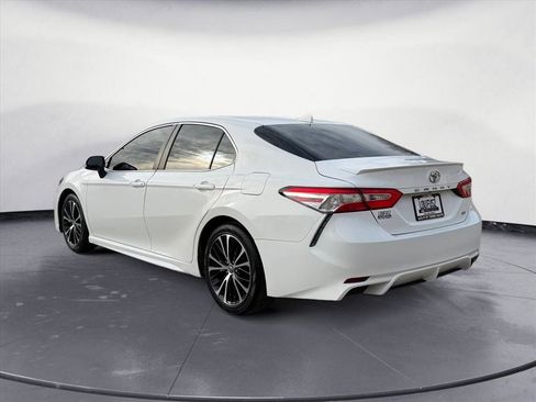 Used 2020 Toyota Camry SE image 4