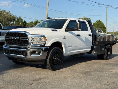 Used 2020 RAM 3500 Tradesman w/ Chrome Appearance Group AWD/4WD image 12