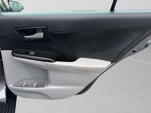 Used 2013 Toyota Camry LE FWD image 19