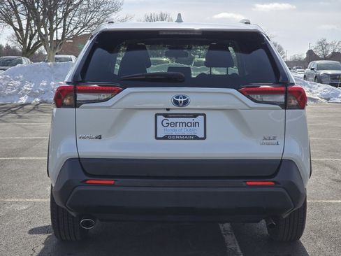 Used 2022 Toyota RAV4 XLE Premium image 17