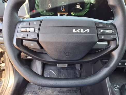 Used 2025 Kia K4 LXS FWD image 15