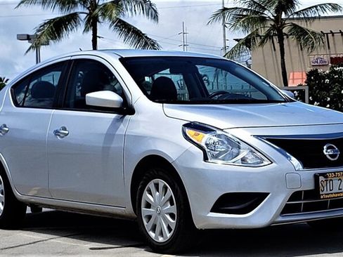 Used 2018 Nissan Versa SV FWD image 6