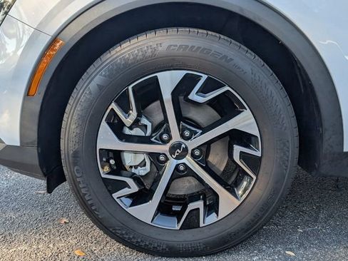 Used 2024 Kia Sportage EX image 10