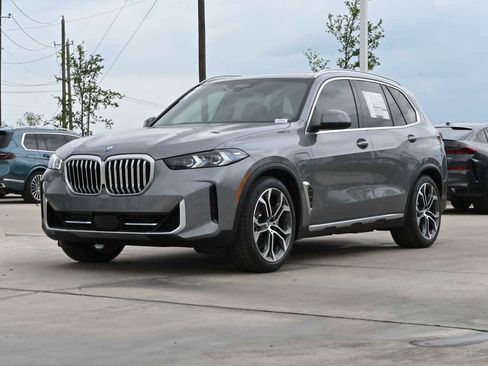Used 2026 BMW X5 xDrive50e w/ Executive Package AWD/4WD image 3