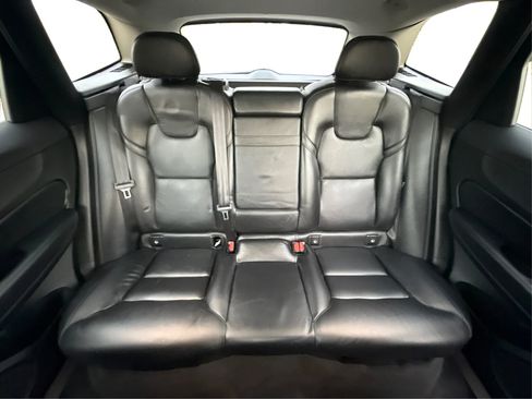 Used 2018 Volvo XC60 T5 Momentum w/ Vision Package image 16