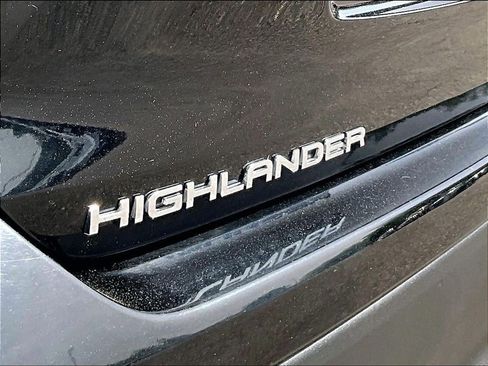 Used 2023 Toyota Highlander XLE AWD/4WD image 29