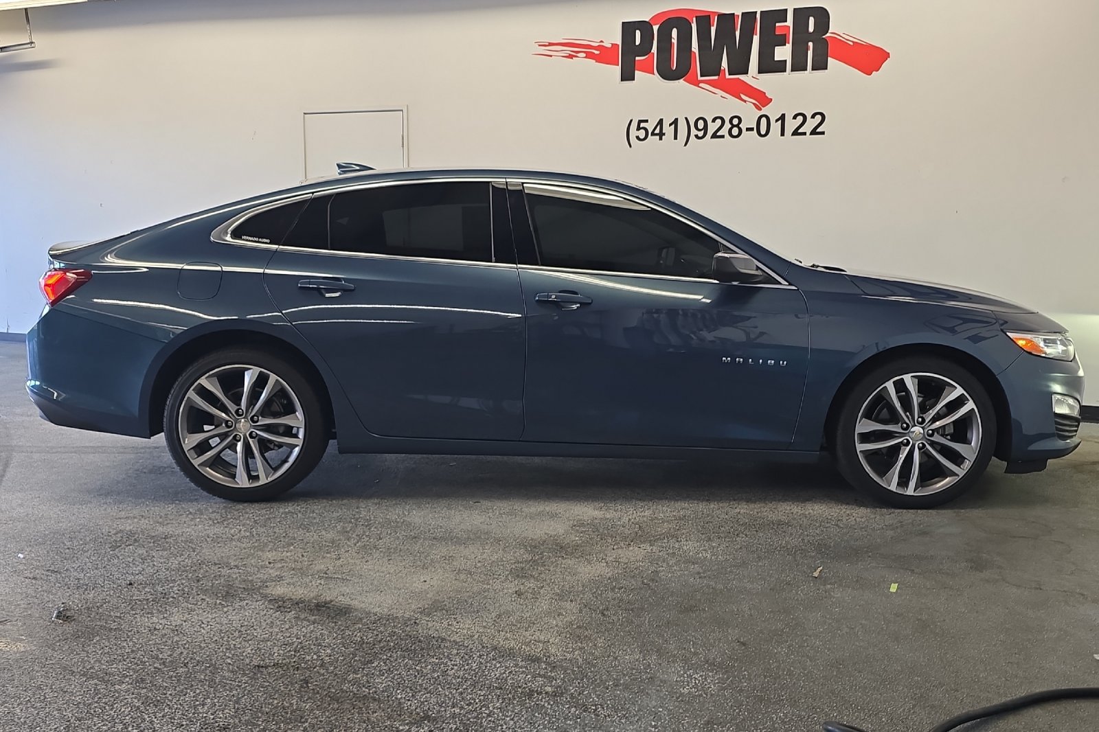 Used 2024 Chevrolet Malibu LT FWD image 2