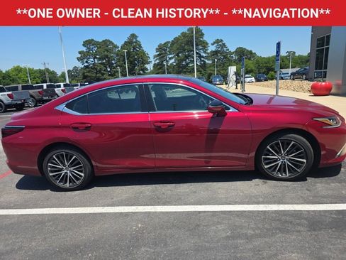 Used 2025 Lexus ES 350 w/ Premium Package FWD image 2