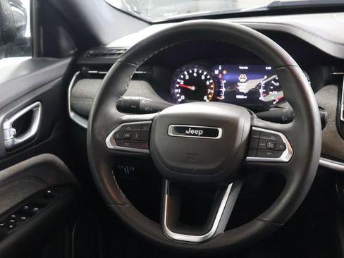 Used 2023 Jeep Compass Latitude image 10