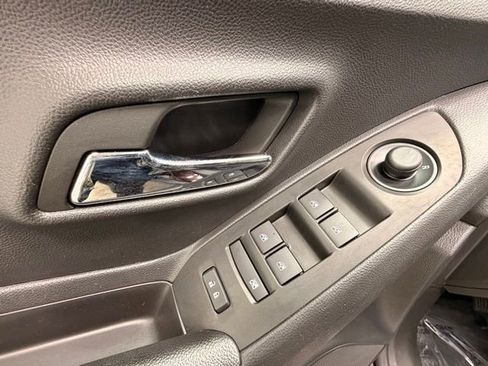 Used 2022 Chevrolet Trax LS w/ Tint and Cruise Package AWD/4WD image 16