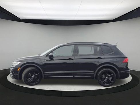 Certified 2023 Volkswagen Tiguan SE R-Line AWD/4WD image 4