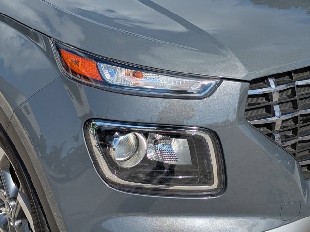 Used 2025 Hyundai Venue SEL FWD image 10