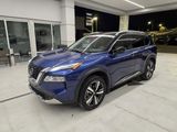 Used 2021 Nissan Rogue Platinum image 2