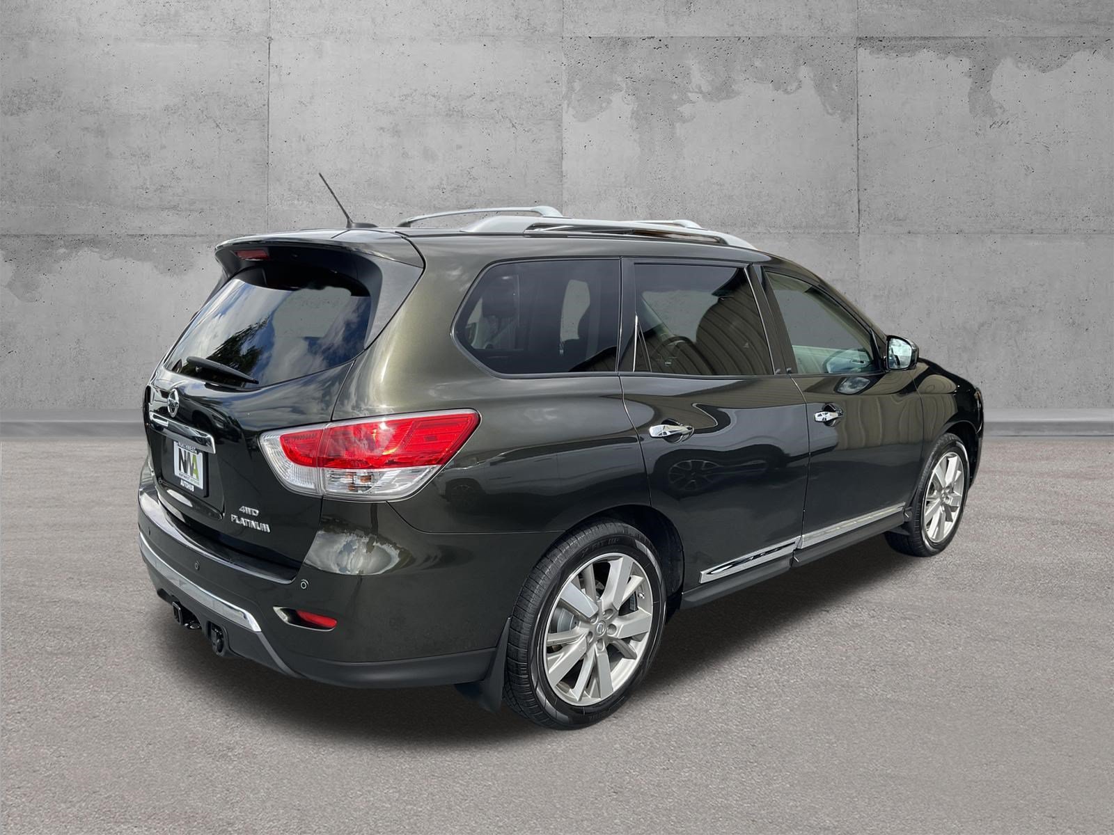Used 2015 Nissan Pathfinder Platinum FWD image 3