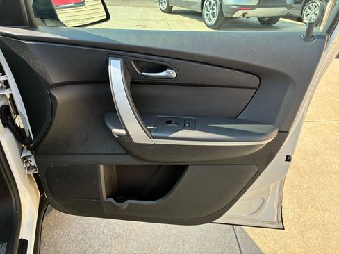 Used 2011 GMC Acadia SLE FWD image 14