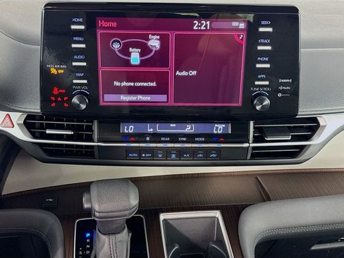 Used 2024 Toyota Sienna LE image 39